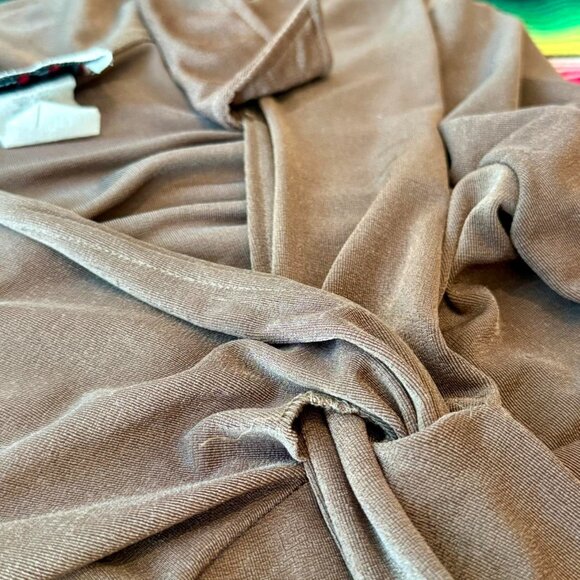 'Next Era Totally” Y2K collared tannish long slv top ~ open front / twist close! - Picture 5 of 8